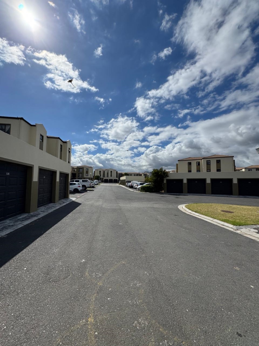 To Let 2 Bedroom Property for Rent in Guldenland Western Cape